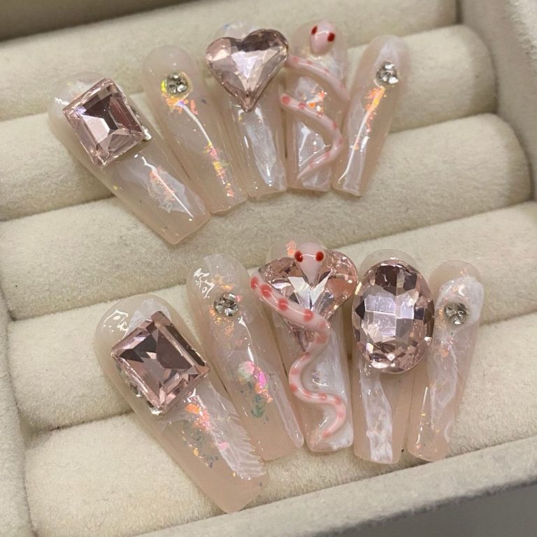 charming-nail-art-pink-snake-crystals-1