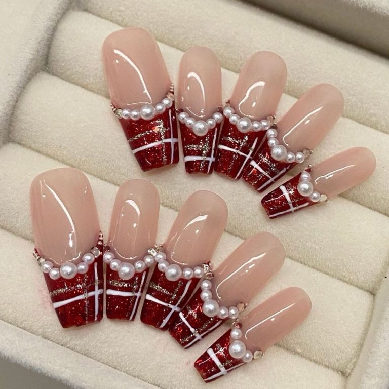 glamorous-nail-art-red-glitter-pearl-accents-2