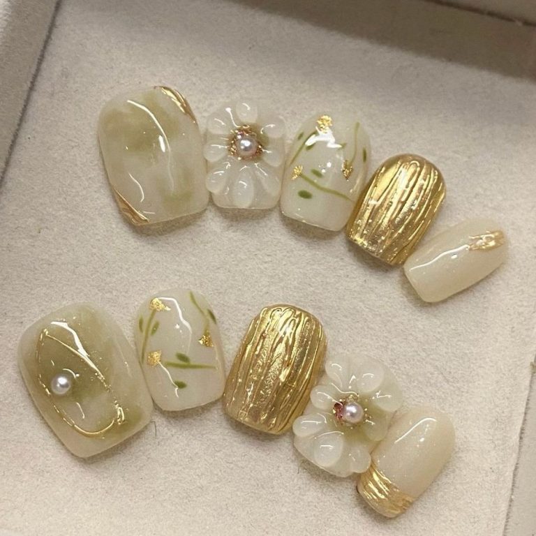 ivory-nails-gold-floral-pearl-details-2