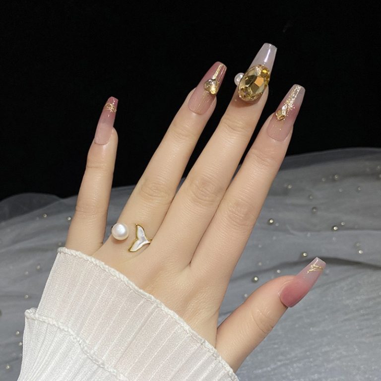 elegant-pink-nails-gold-gem-accents-3